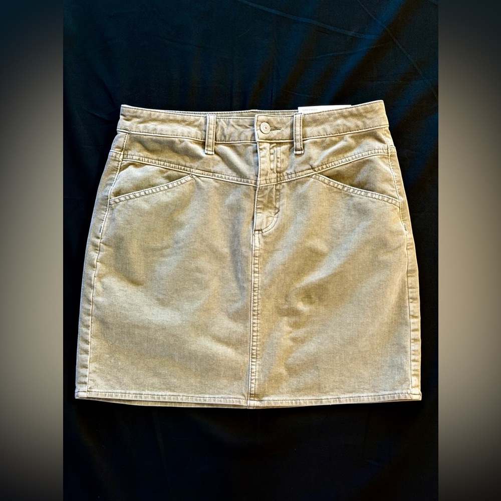 Size 8 NWT American Eagle Olive Green Mini Skirt Highest Rise Stretch Corduroy